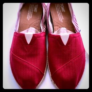 BNWB Toms University Red 5 Women’s